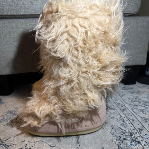 Moon Boot Icon Yeti Pale Pink Faux Fur Boots - Picture 9 of 14